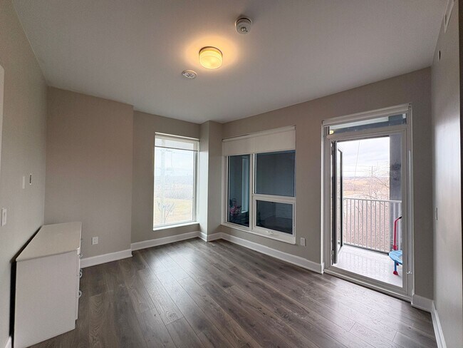 Photo du bâtiment - OAKVILLE – MODERN 2 BEDROOM – 2 BATHROOM – CONDO – $2,450 – ONLY