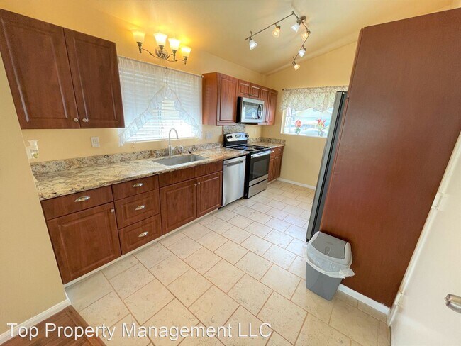 Building Photo - 5 br, 3 bath House - 91-1018 Manaopaa St.