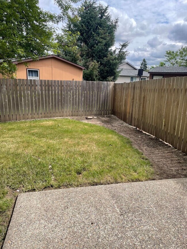 Foto del edificio - 4932-4942 Elkhorn Ct SE Salem, OR 97317