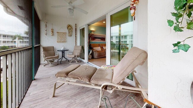 Foto del edificio - 1856 SW Palm City Rd