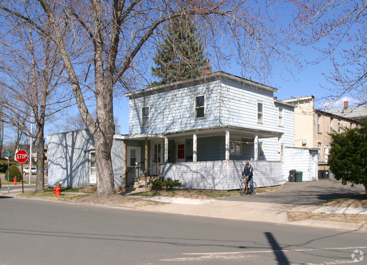 Building Photo - 23-25 Race St