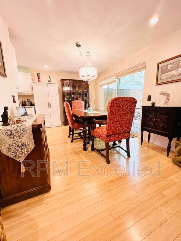 Building Photo - 2855 Forest Ridge Dr SE