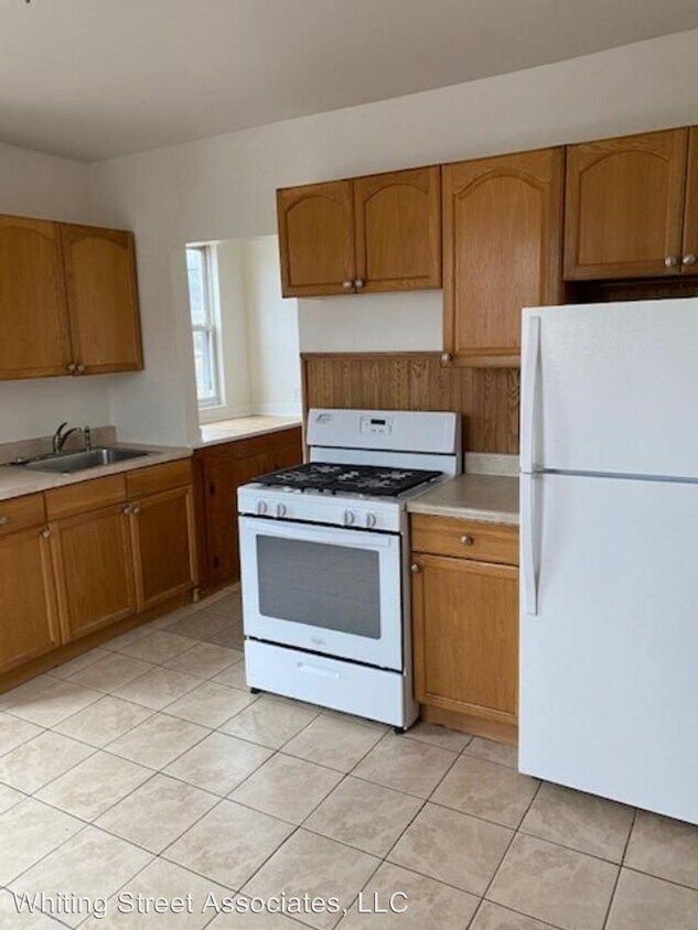 Primary Photo - 1387 Corbin Ave