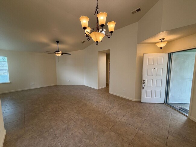 Foto del edificio - Beautiful Updated Home