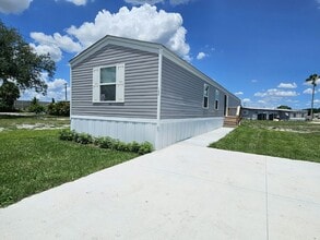 Building Photo - 1082 Myakka Dr