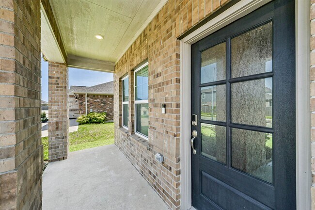 Foto del edificio - 8515 Lake Groove Ln