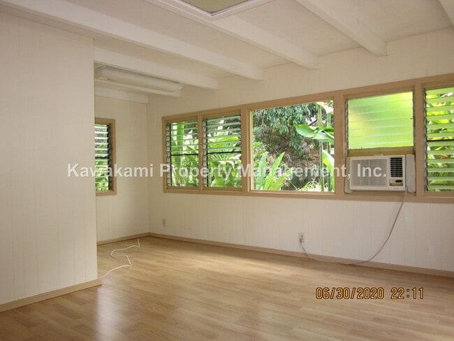 Building Photo - Very Spacious, Well Maintained, Hidden Gem...