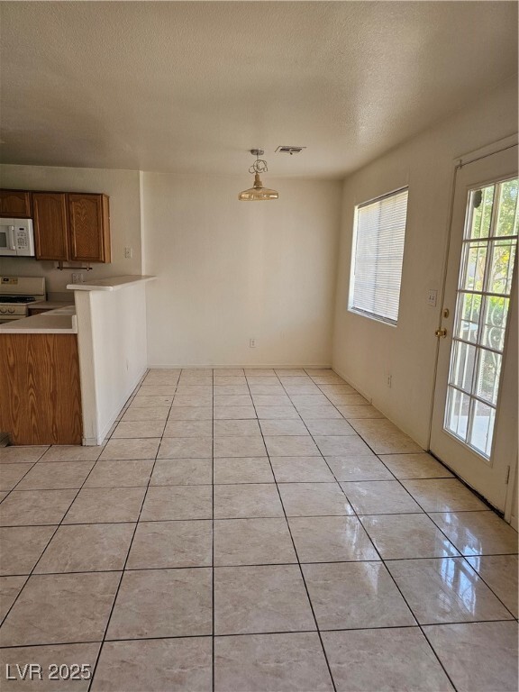 Building Photo - 2500 Adelante Ave