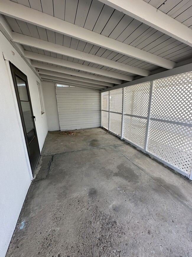 Building Photo - 315 N Locke Ave