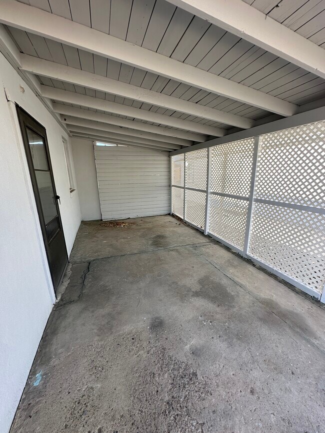 Foto del edificio - 315 N Locke Ave
