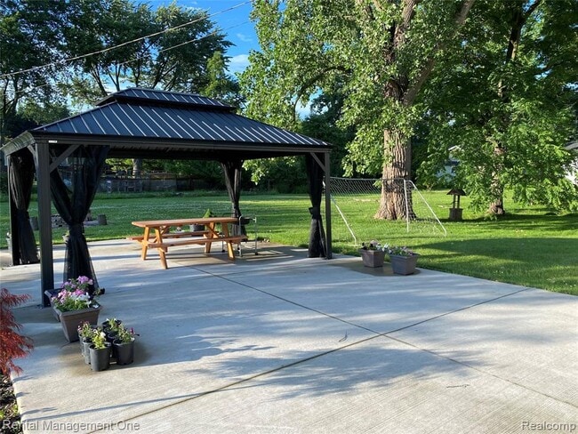 Foto del edificio - 174 Lange Ave