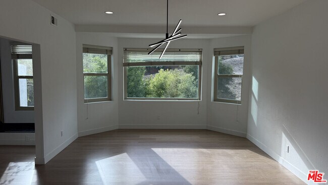 Foto del edificio - 24228 Dry Canyon Cold Creek Rd