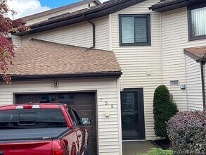 Building Photo - 755 Hewitt Ln