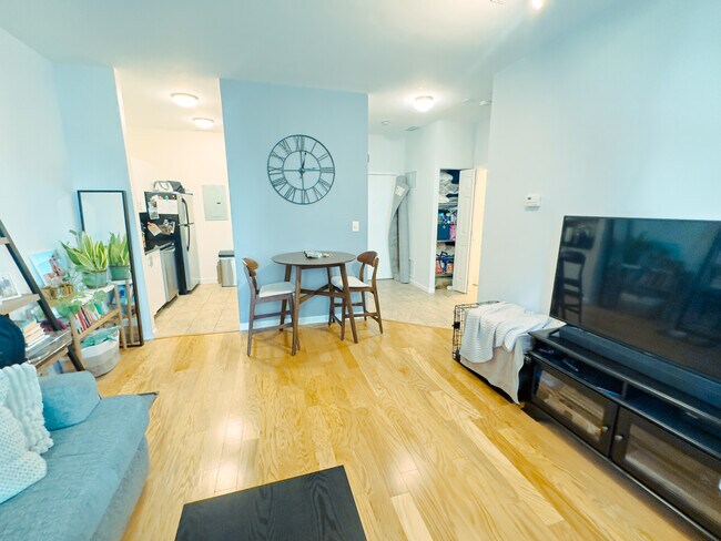 Foto del edificio - 218 Thorndike St