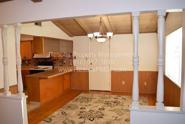 Foto del edificio - Adorable 3 Bedroom On tree line Street