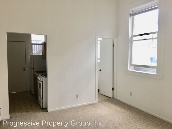 Building Photo - 582 Grove St