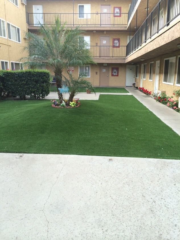 Foto principal - 7660 Lankershim Blvd