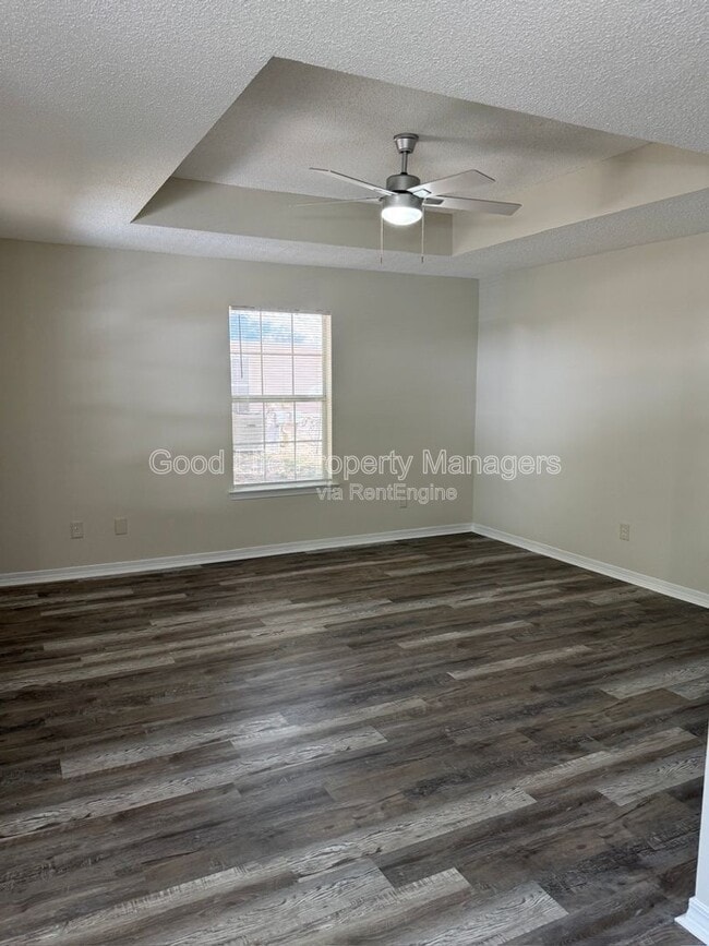 Foto del edificio - 9980 Bowman Ave