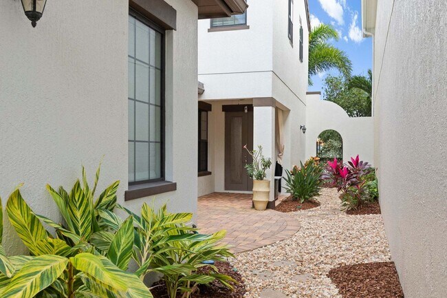 Building Photo - ARRIVAS VILLAGE 4 bedroom 5 bathroom 12 mo...