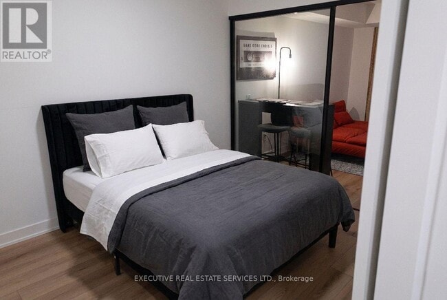 Photo du bâtiment - 5 Lakeview Ave