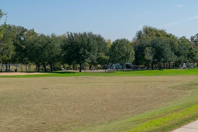Foto del edificio - 14116 Harris Ridge Blvd
