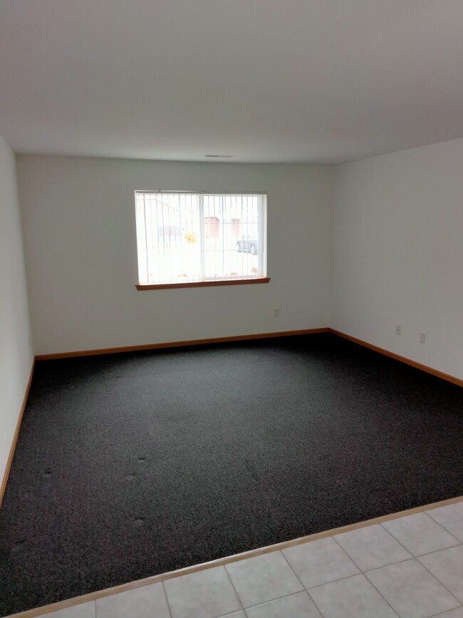 Living Room - 2605 Champlain St