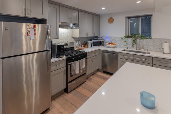 Foto del edificio - 446 N Commonwealth Ave