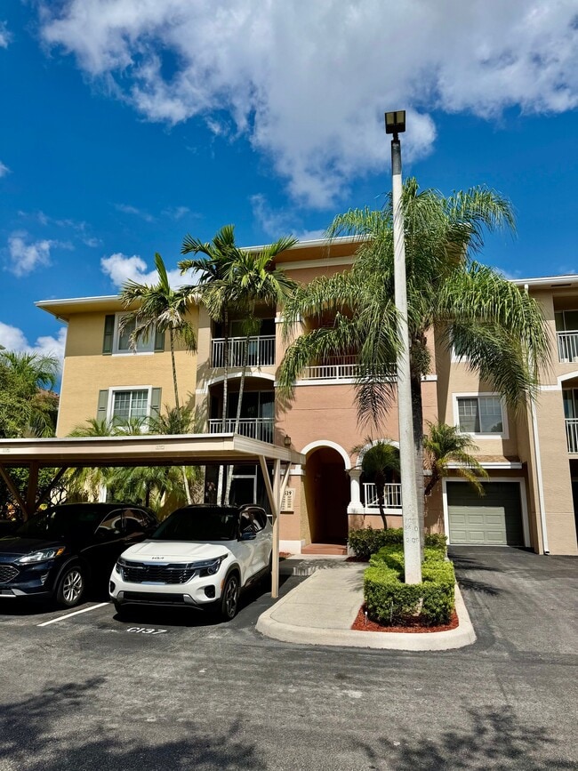 Photo - 6529 Emerald Dunes Dr (Royal Palm Beach, FL) Apartment