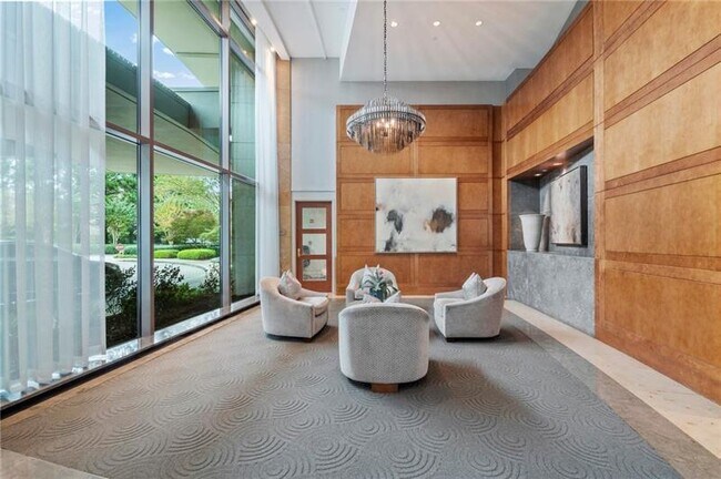 Foto del edificio - 700 Park Regency Pl NE