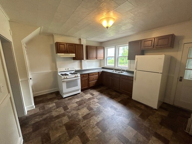 Building Photo - 1673 W 15th St