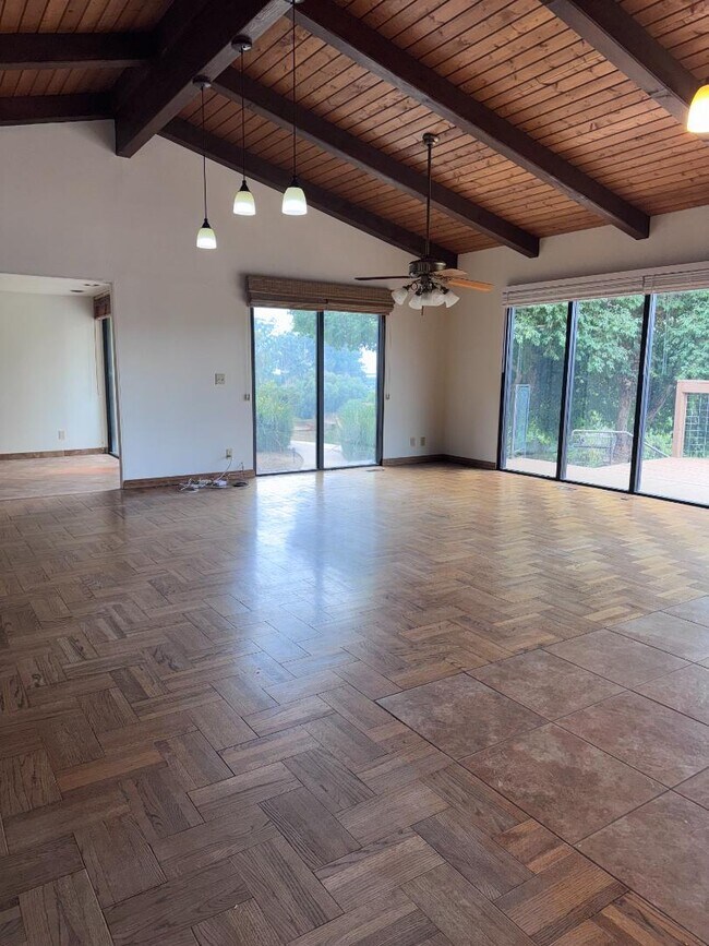 Foto del edificio - 4790 Sand Canyon Rd