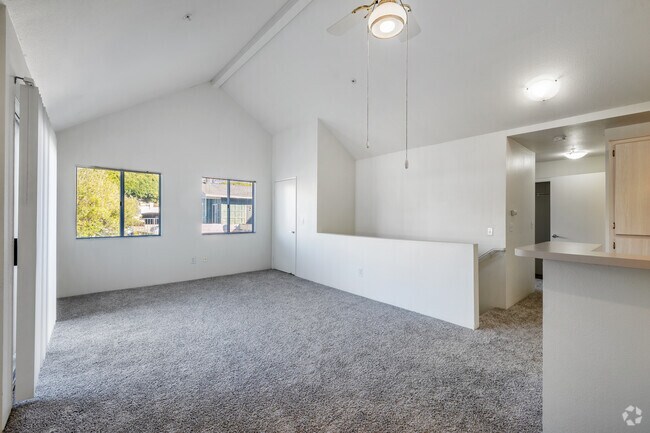 2 habitaciones, 1.5 baños - 765 pies cuadrados - Sala de estar - Seasons at Redondo Beach, A 55+ Community