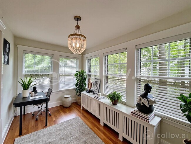 Foto del edificio - 88 Brush Hill Rd