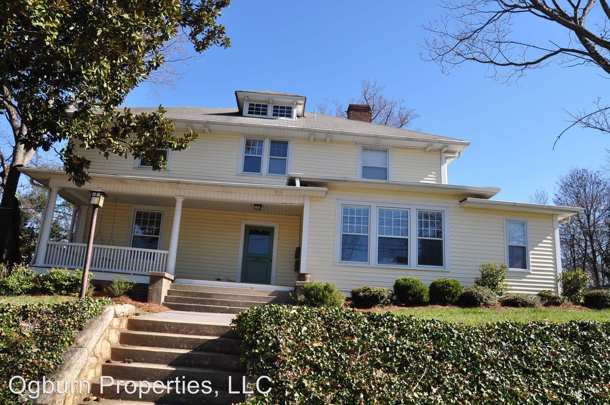 Primary Photo - 1301 Clover St NW