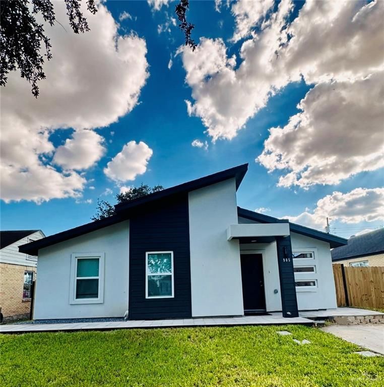Foto principal - 905 B-C Ave