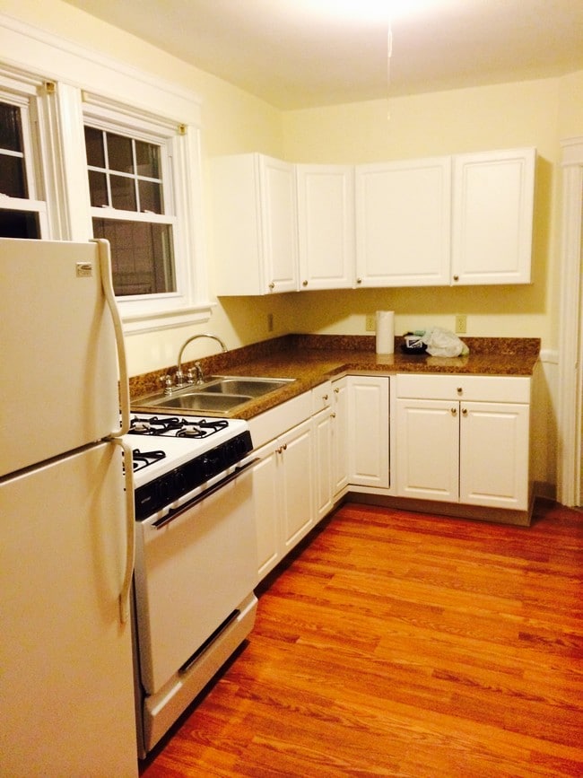 Building Photo - 128 Elton St