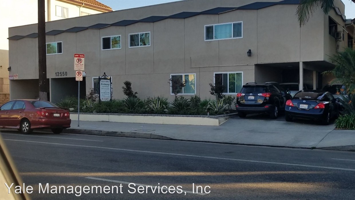 Primary Photo - 12550 Burbank Blvd