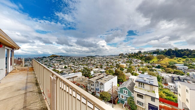 Building Photo - 2035 Castro St