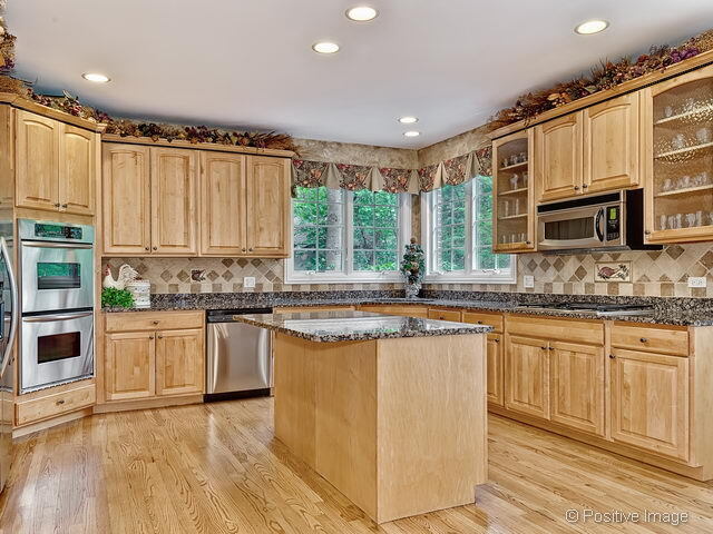 Building Photo - 613 Lakeside Dr