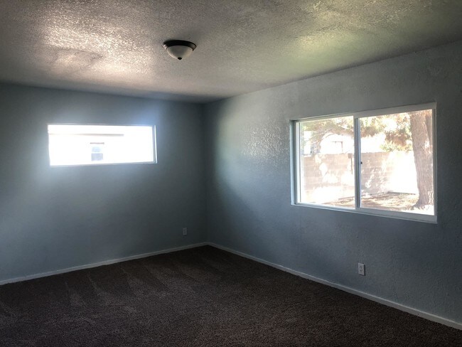 Building Photo - 366 McCune Rd
