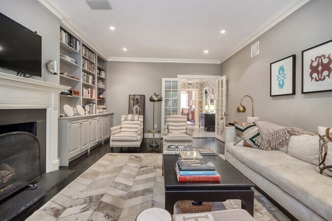 Building Photo - 116 Charles St