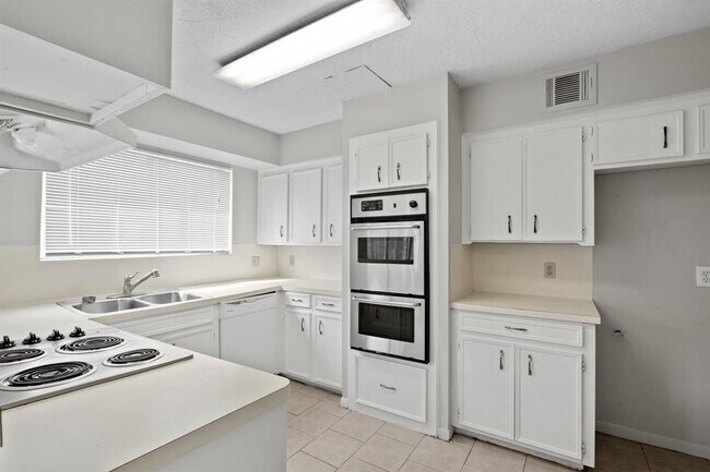 Foto del edificio - 3008 Beecave Dr