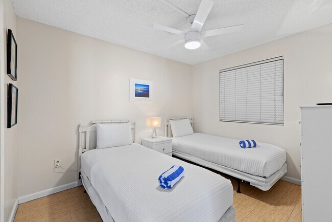 Building Photo - Oceania Beach Club 406