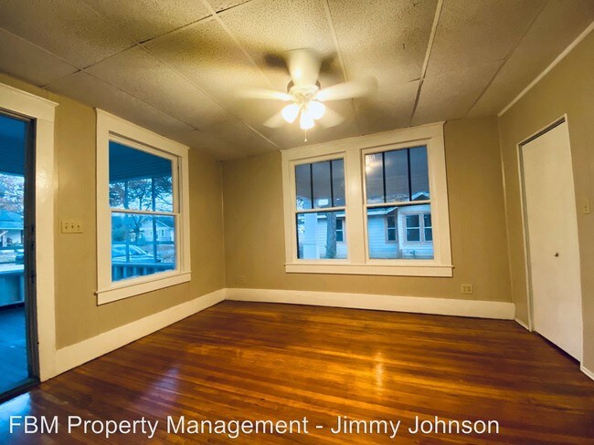 Building Photo - 605 N McKinney St
