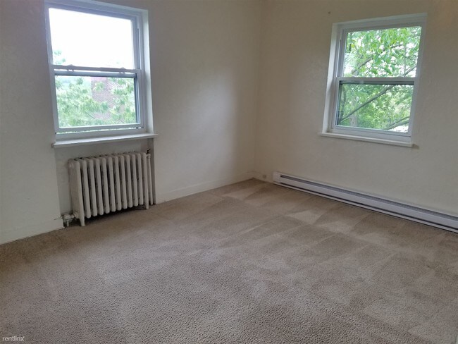 Foto del edificio - 1 br, 1 bath Apartment - 5700 Munhall Road #3