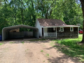 Building Photo - 1109 SW 24th St