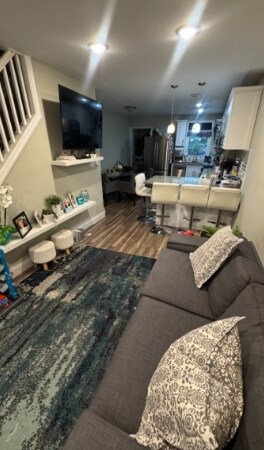 Foto del edificio - 956 1/2 Dehart Pl