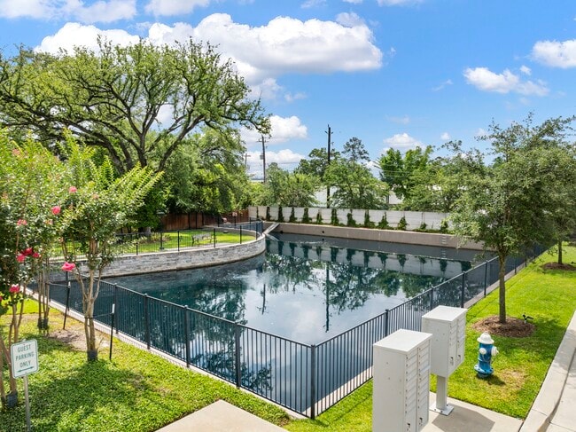 Building Photo - 5021 Lehman Oaks Dr