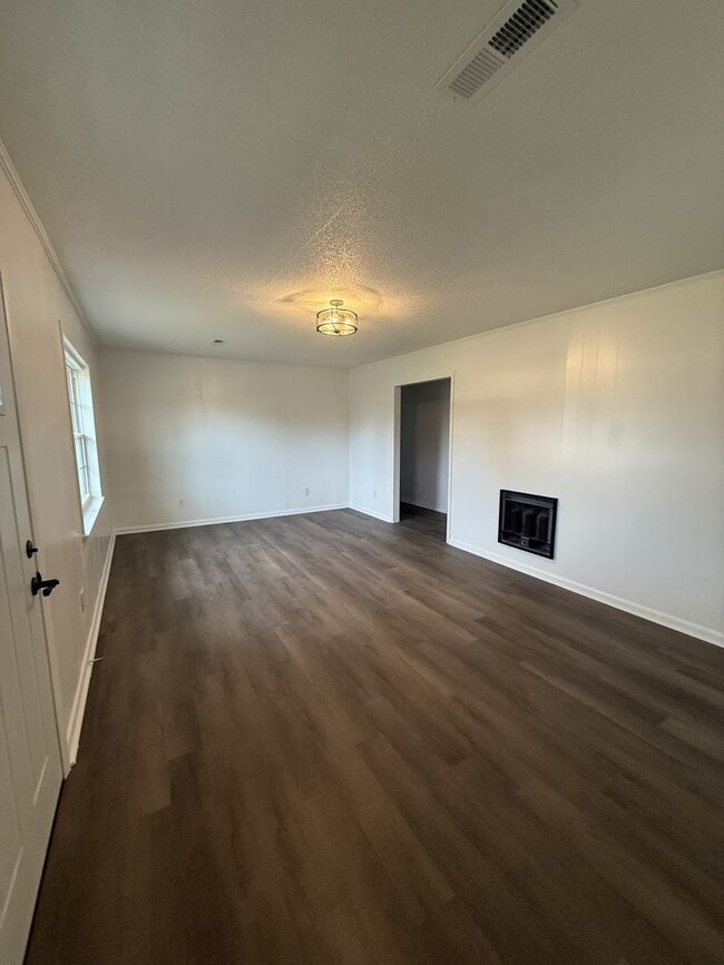 Building Photo - 112 Edna St