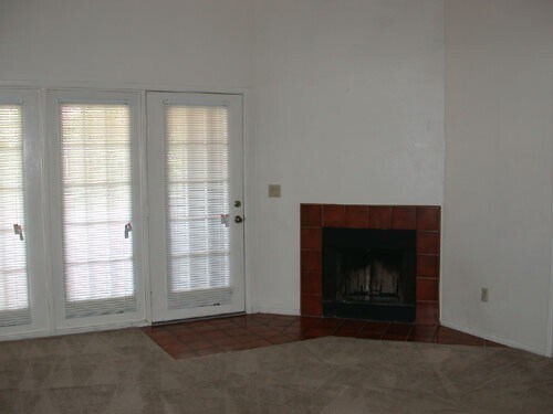 Foto del edificio - Spacious 2 bedroom 2 bath Townhouse near B...